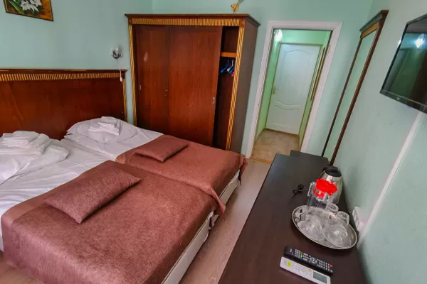 Двухместный номер 2 категории в 4 корпусе в санатории им. Димитрова в городе Кисловодске - фотография