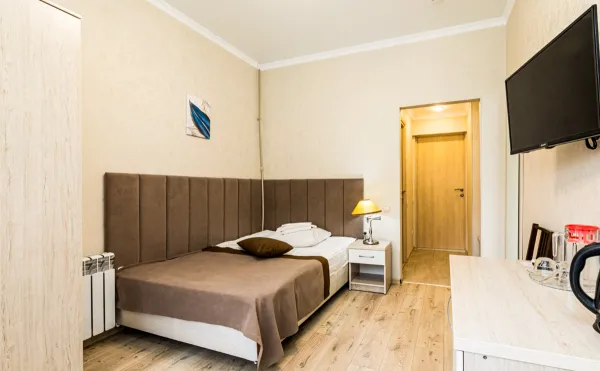 Номер «Комфорт» 1-местный 1-комнатный 1 категории в 4 корпусе санатория «им.Димитрова» в г. Кисловодске - фотография