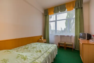 Одноместный номер 2 категории во 2 корпусе в санатории им. Димитрова в городе Кисловодске - фотография