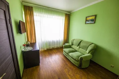 Номер «2-местный 2-комнатный» 1 категории в корпусе 2 в санатории «Димитрова» в Кисловодске - фотография